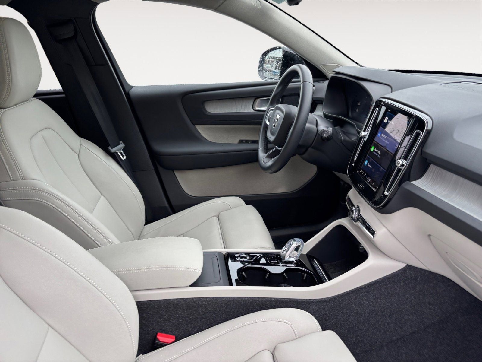 2025 Volvo XC40 B5 Plus Dark Theme