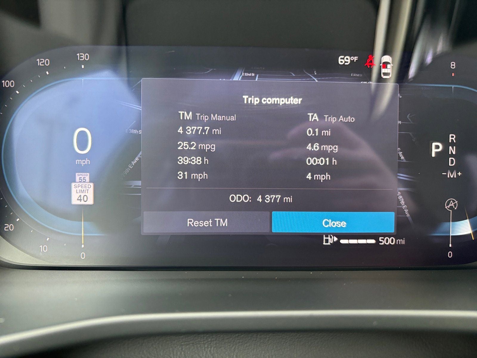 2025 Volvo XC40 B5 Plus Dark Theme