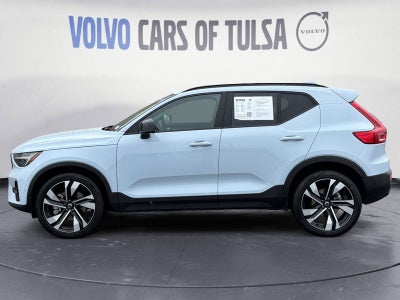 2025 Volvo XC40 B5 Plus Dark Theme