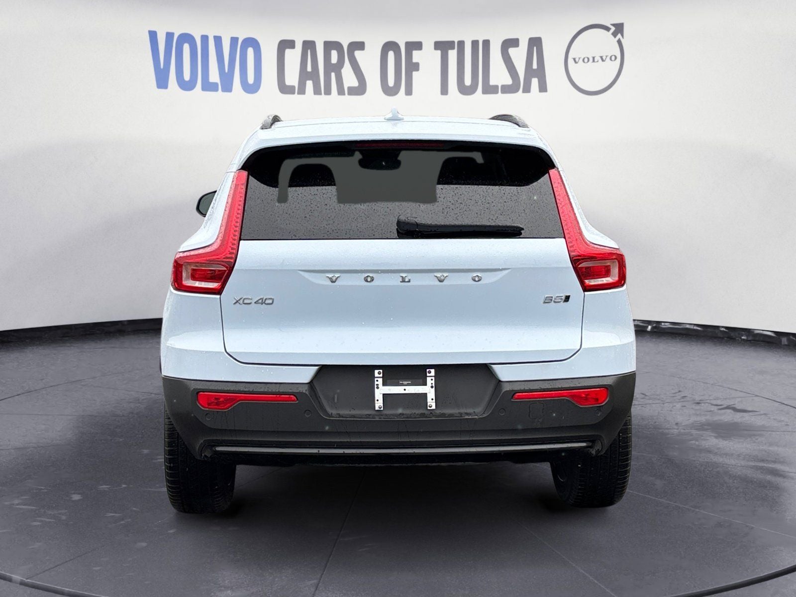 2025 Volvo XC40 B5 Plus Dark Theme