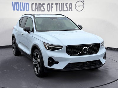2025 Volvo XC40 B5 Plus Dark Theme