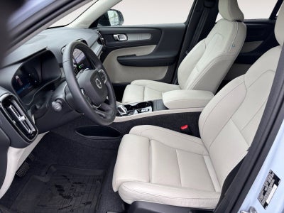 2025 Volvo XC40 B5 Plus Dark Theme