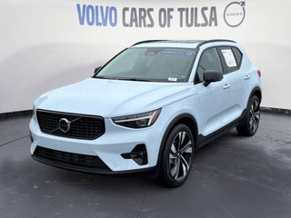 2025 Volvo XC40 B5 Plus Dark Theme