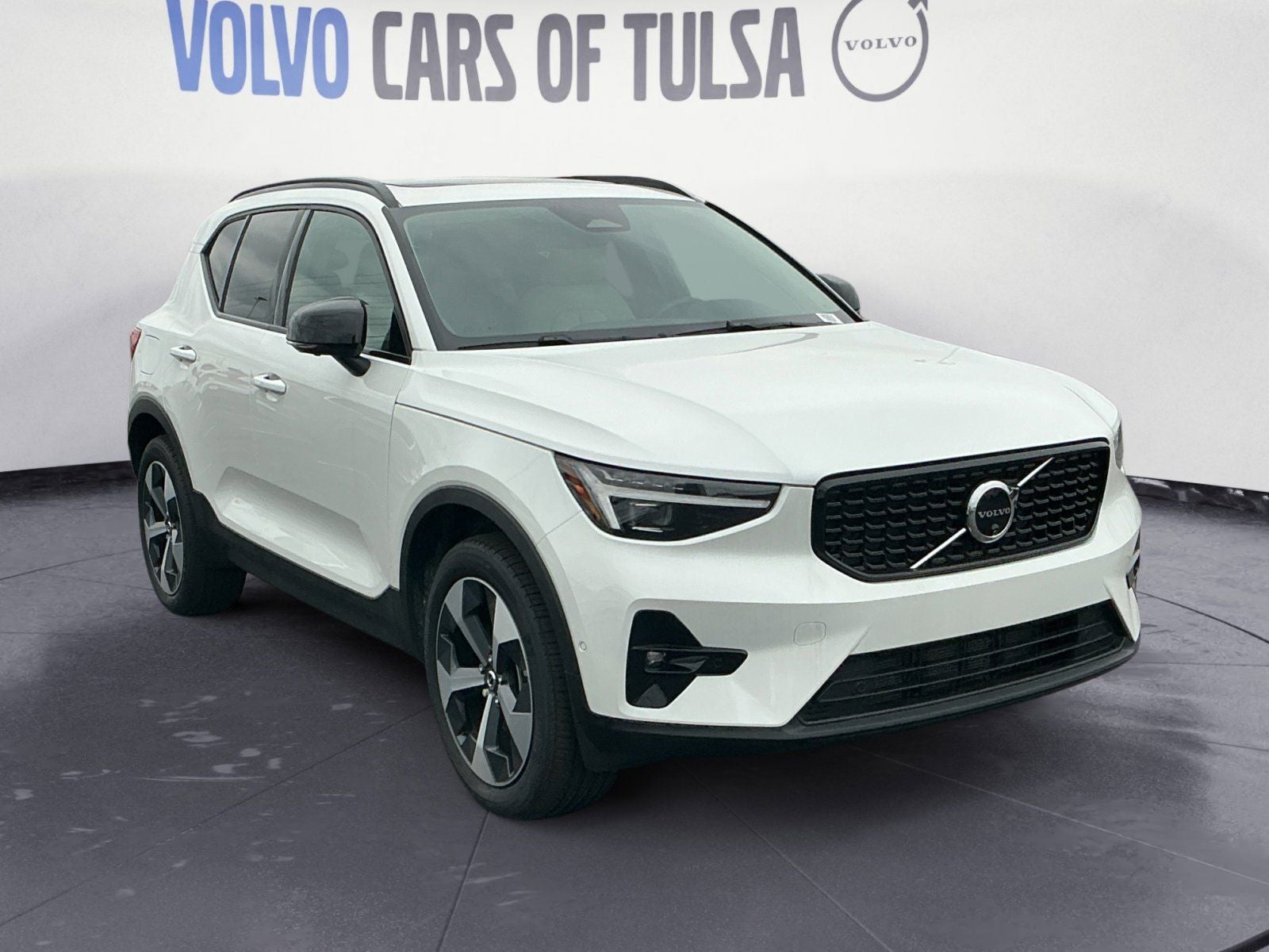 2026 Volvo XC40 B5 Plus