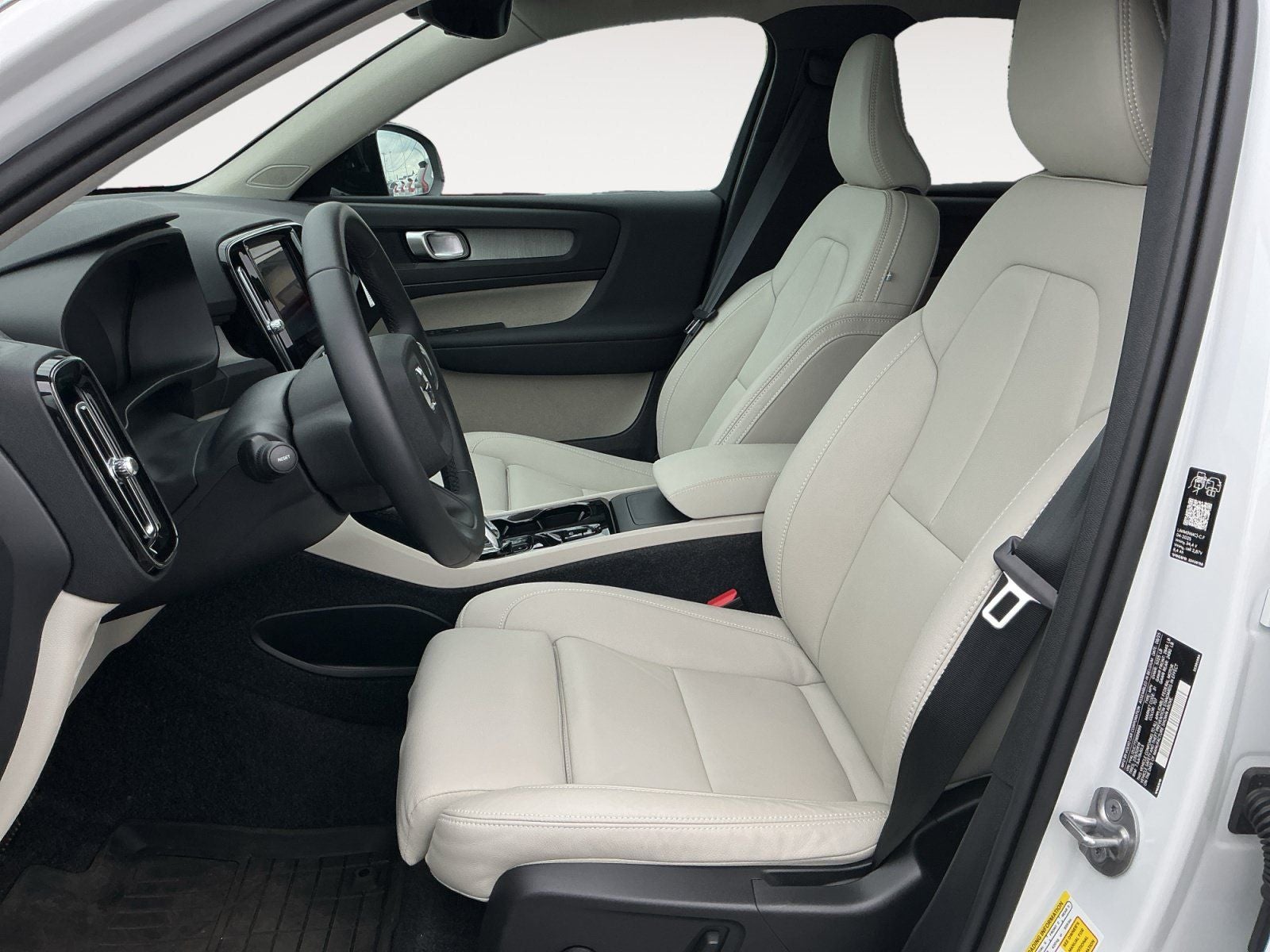 2026 Volvo XC40 B5 Plus