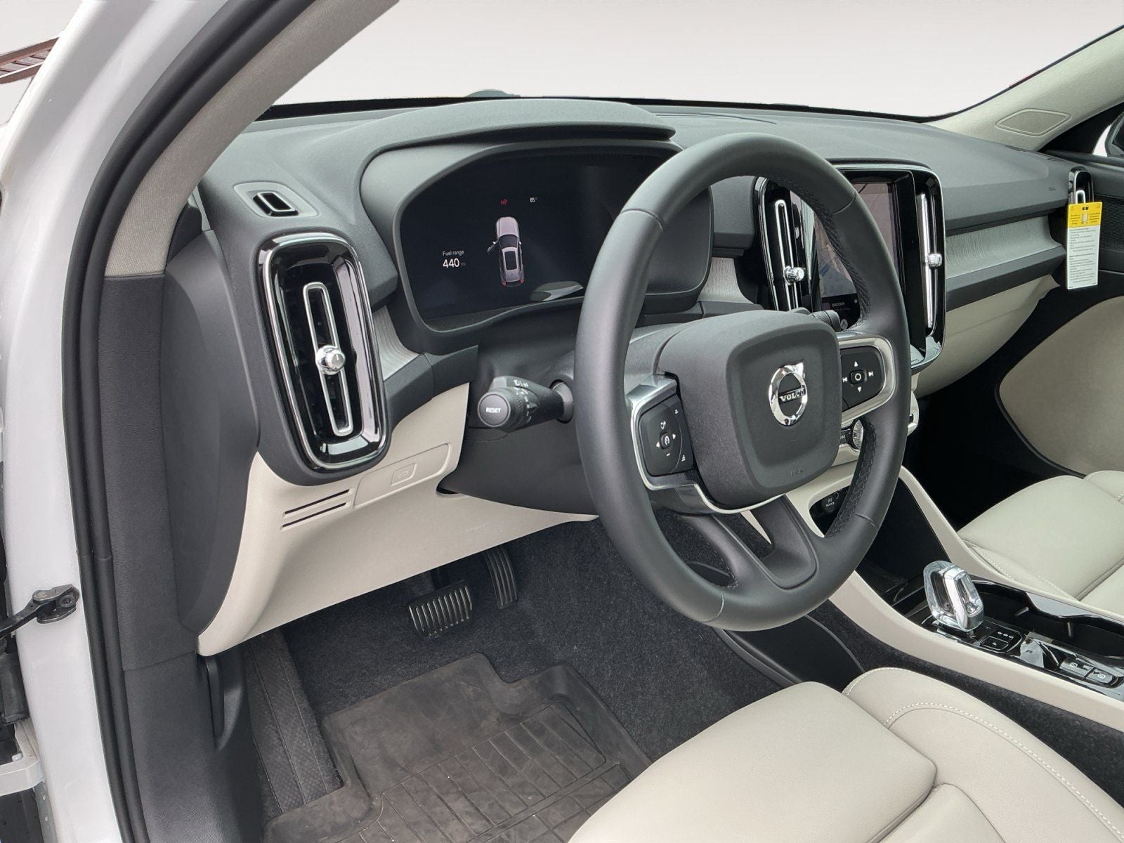 2026 Volvo XC40 B5 Plus