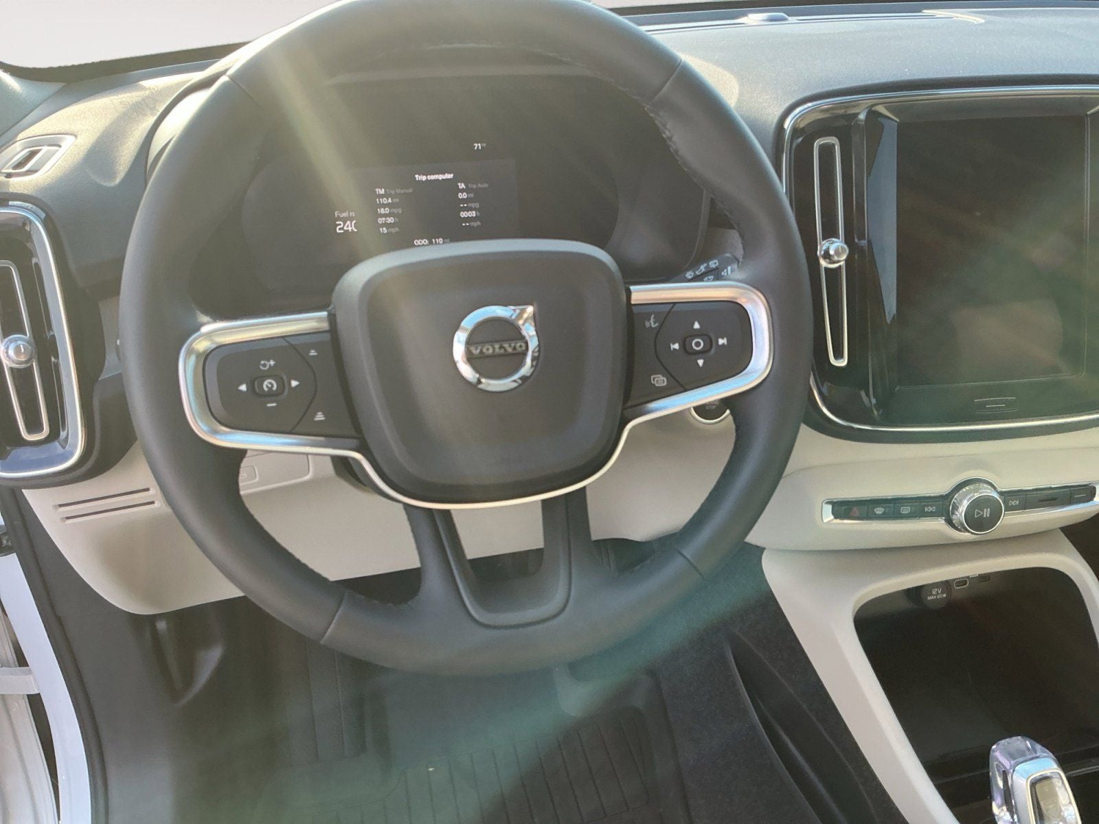 2026 Volvo XC40 B5 Plus