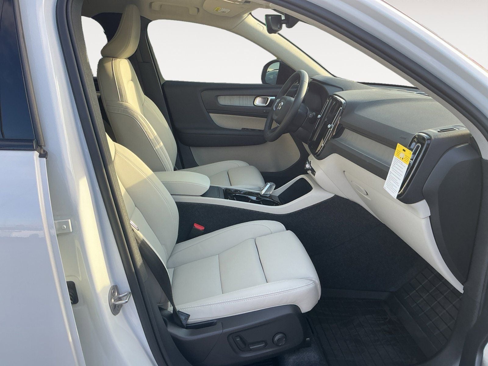 2026 Volvo XC40 B5 Plus