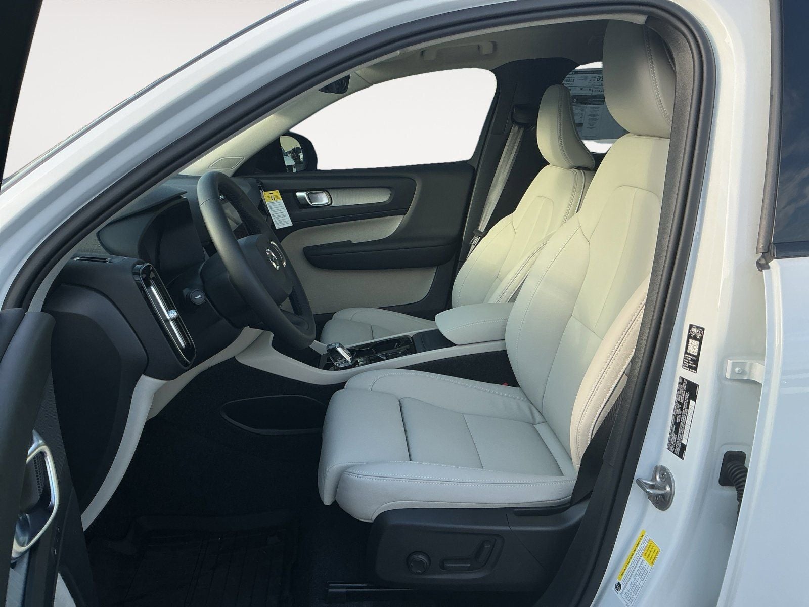 2026 Volvo XC40 B5 Plus