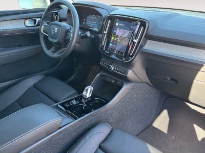 2025 Volvo XC40 B5 Ultra Bright Theme