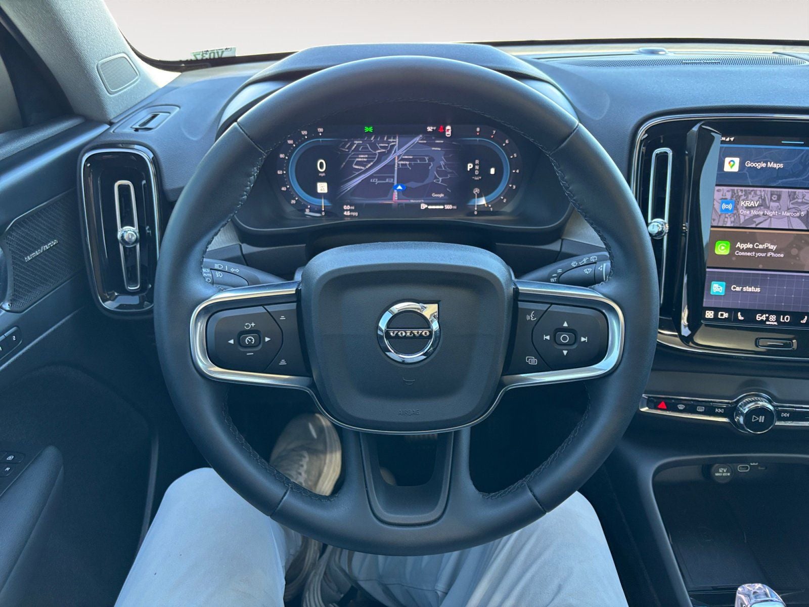 2025 Volvo XC40 B5 Ultra Bright Theme