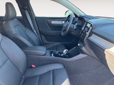 2025 Volvo XC40 B5 Ultra Bright Theme