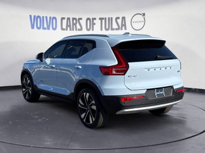 2025 Volvo XC40 B5 Ultra Bright Theme