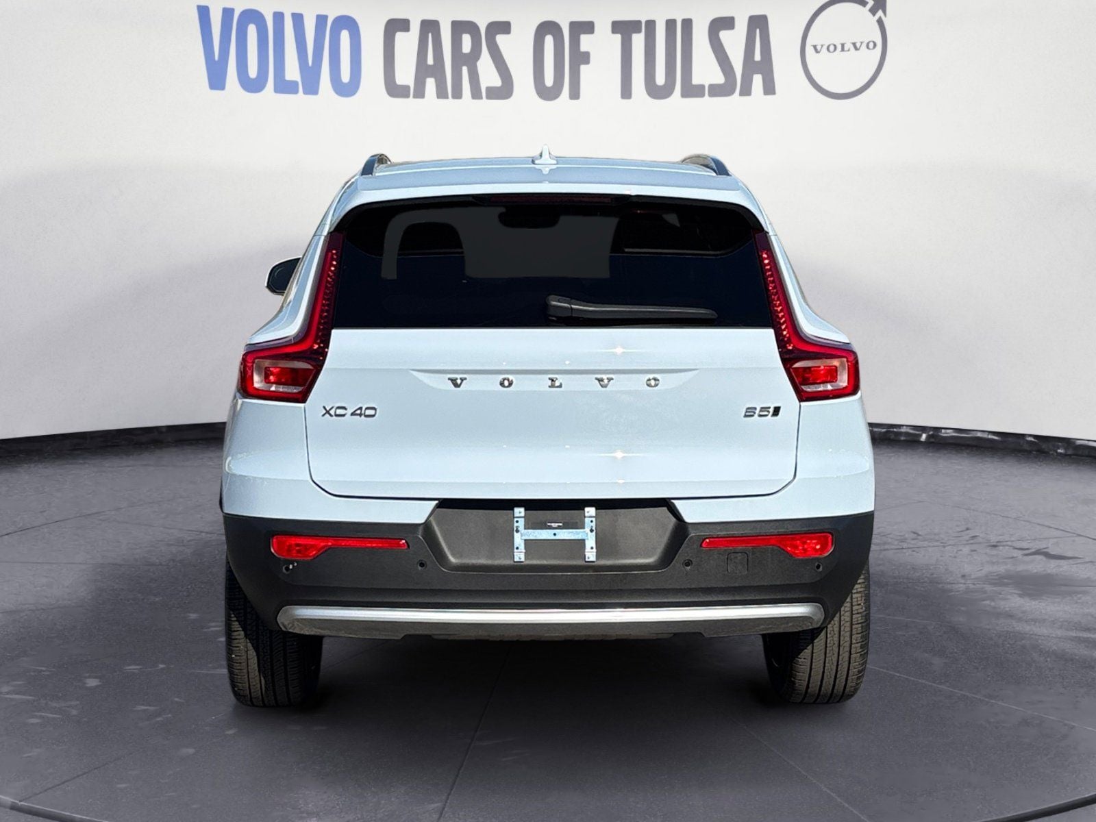 2025 Volvo XC40 B5 Ultra Bright Theme