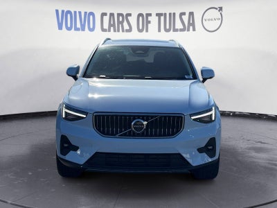 2025 Volvo XC40 B5 Ultra Bright Theme