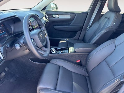 2025 Volvo XC40 B5 Ultra Bright Theme