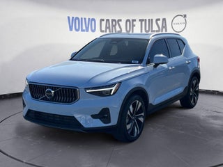 2025 Volvo XC40 B5 Ultra Bright Theme