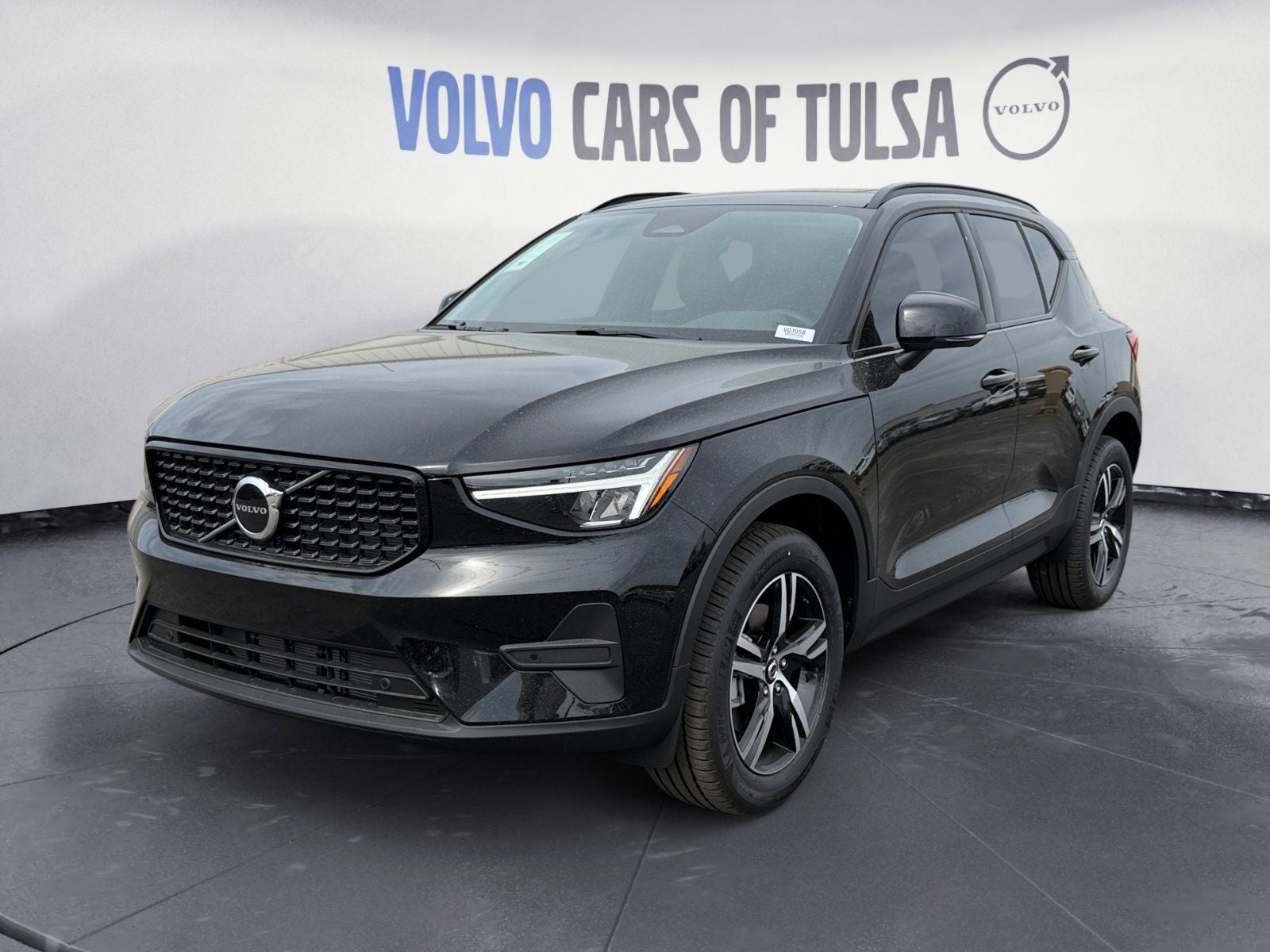 2026 Volvo XC40 B5 Core