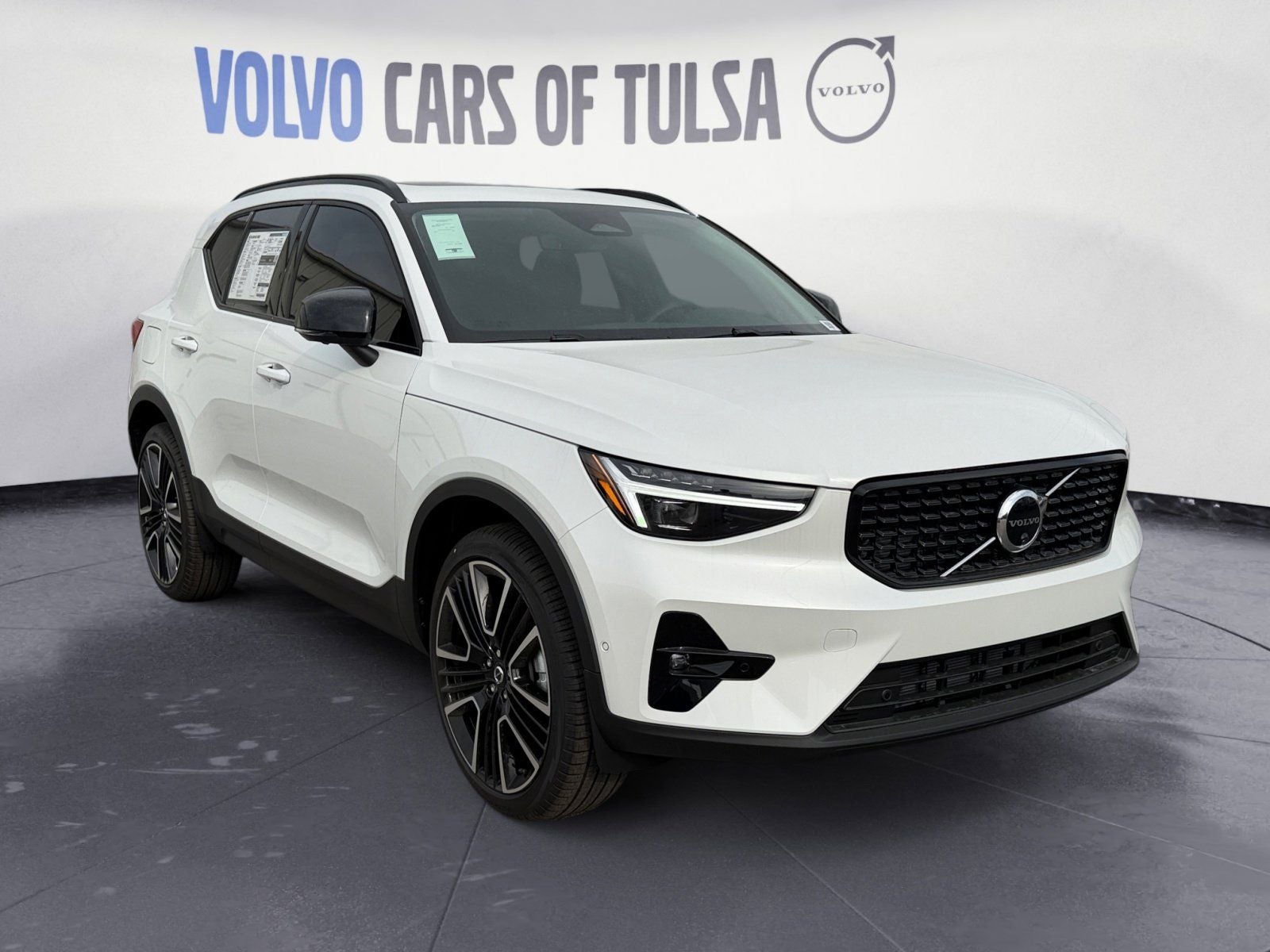 2026 Volvo XC40 B5 Ultra
