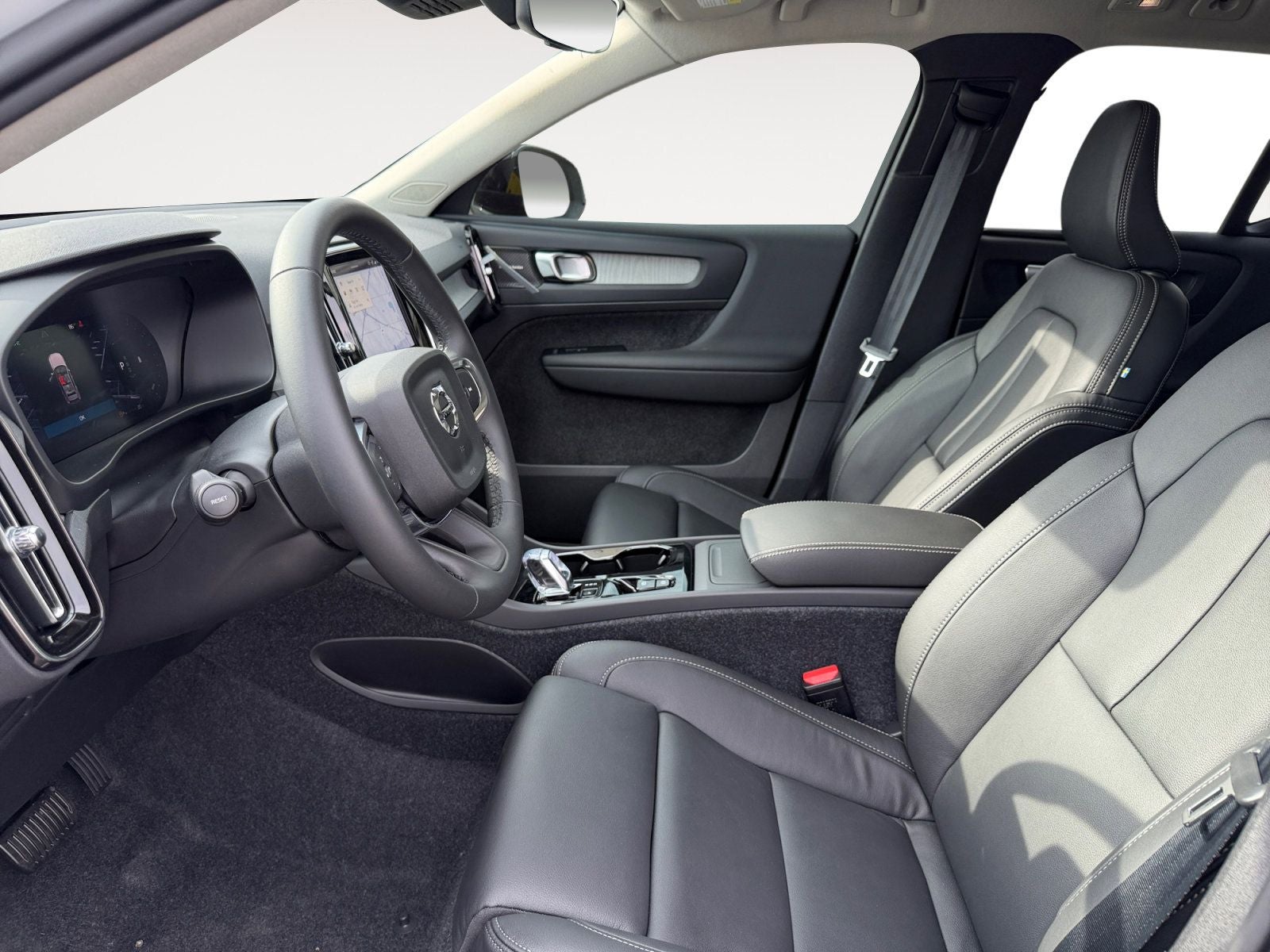 2026 Volvo XC40 B5 Ultra