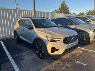 2025 Volvo XC40 B5 Ultra Dark Theme