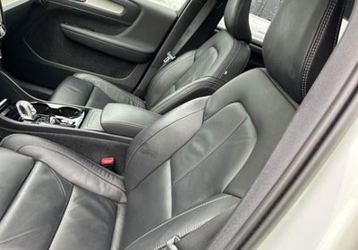 2023 Volvo XC40 B5 Plus Dark Theme