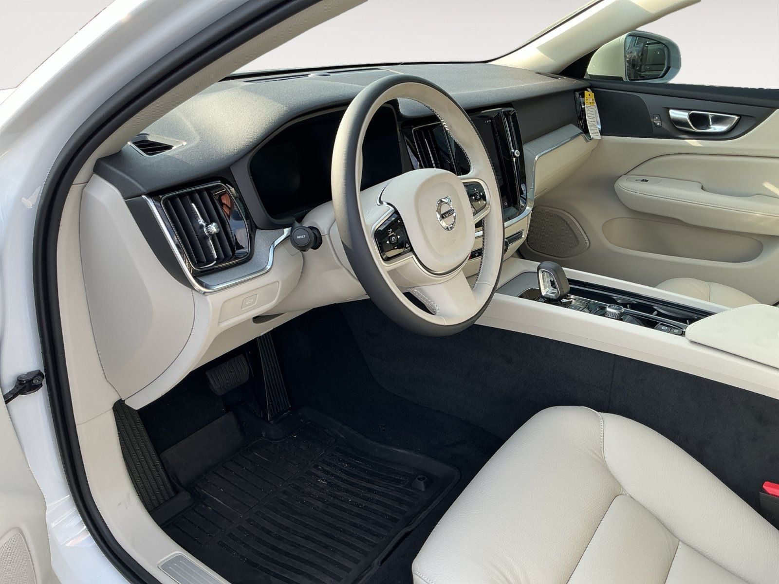 2026 Volvo V60 Cross Country B5 Plus