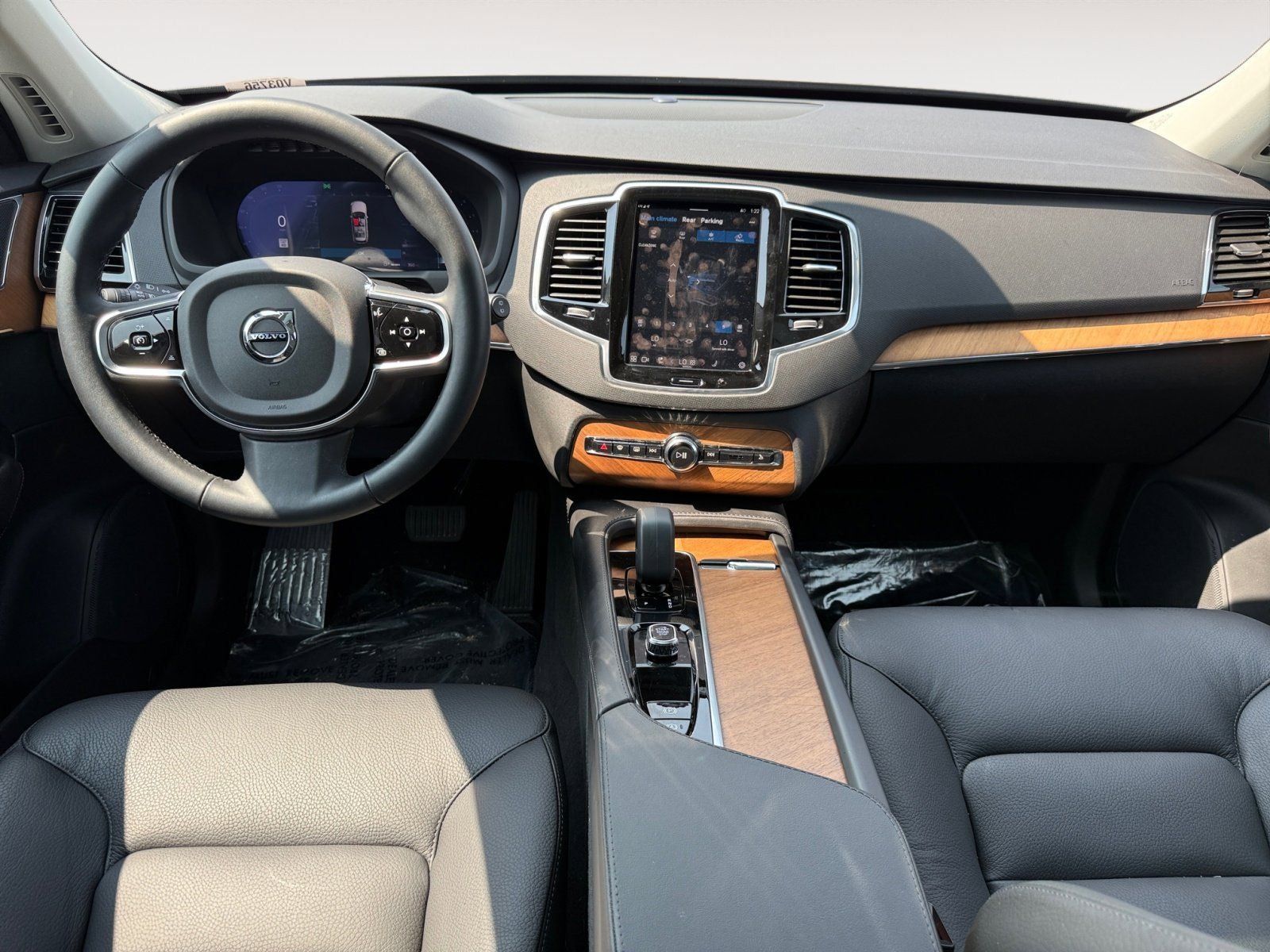 2025 Volvo XC90 B5 Plus