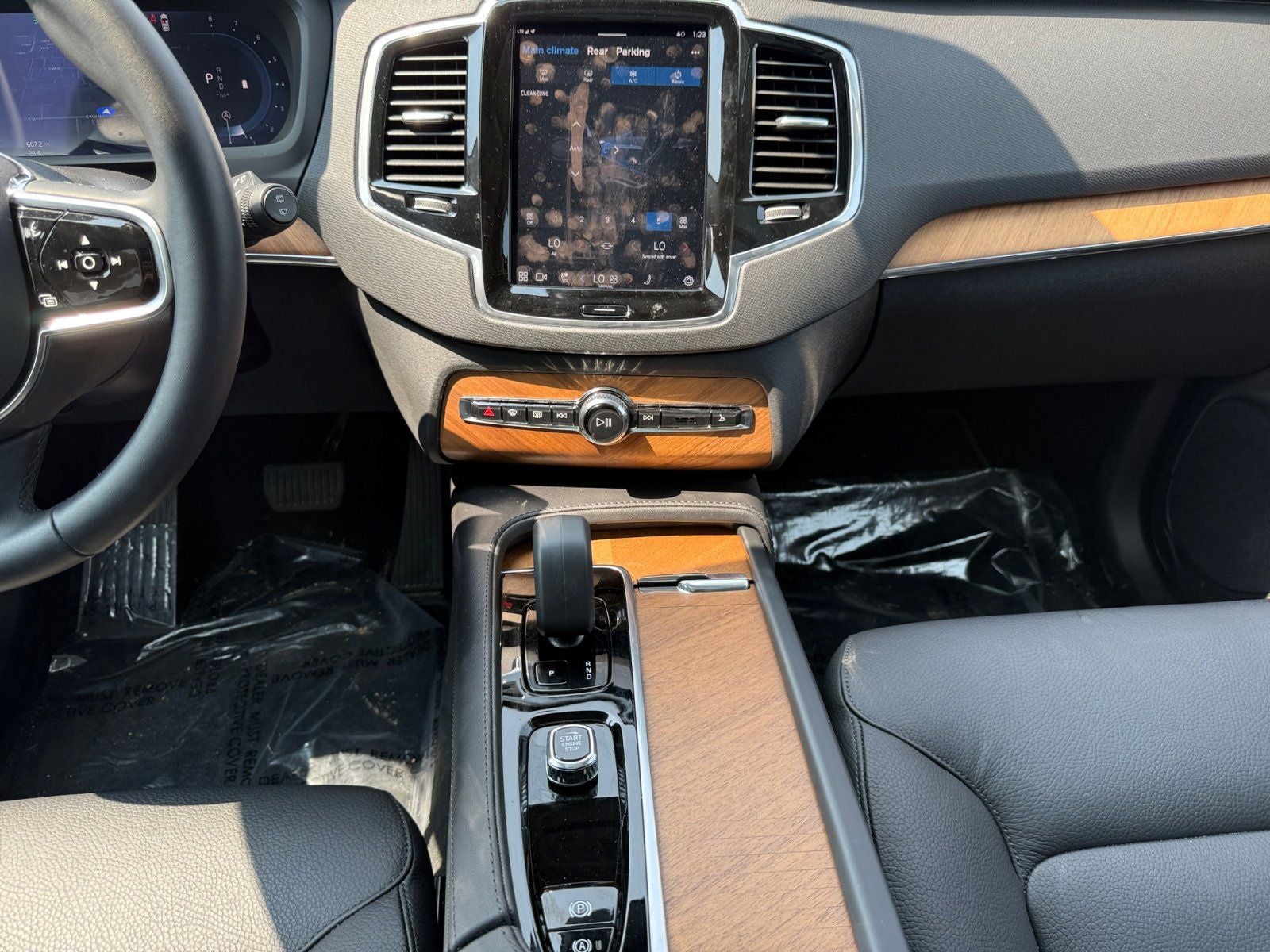 2025 Volvo XC90 B5 Plus