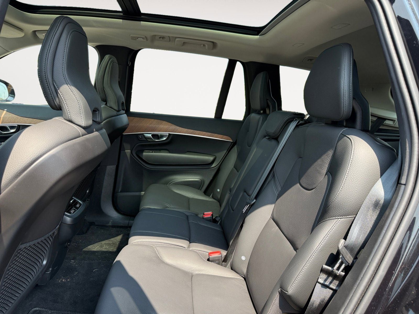 2025 Volvo XC90 B5 Plus