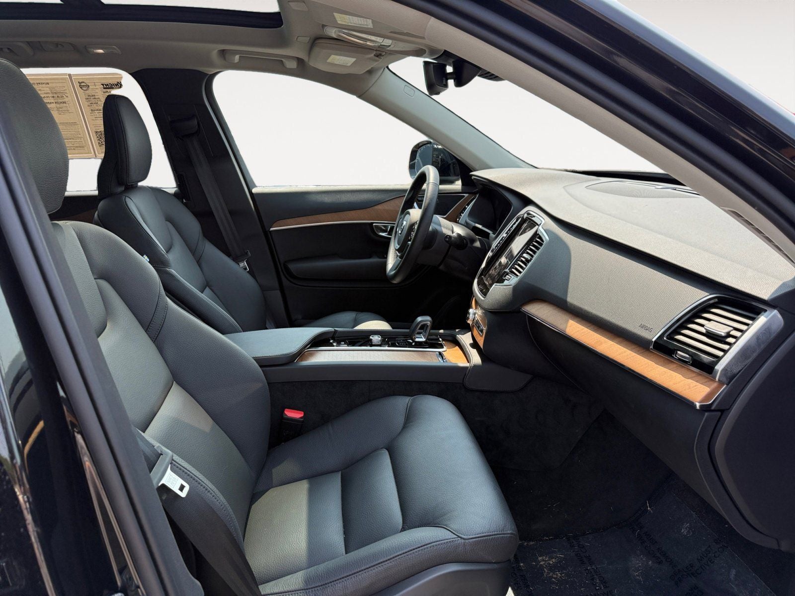 2025 Volvo XC90 B5 Plus