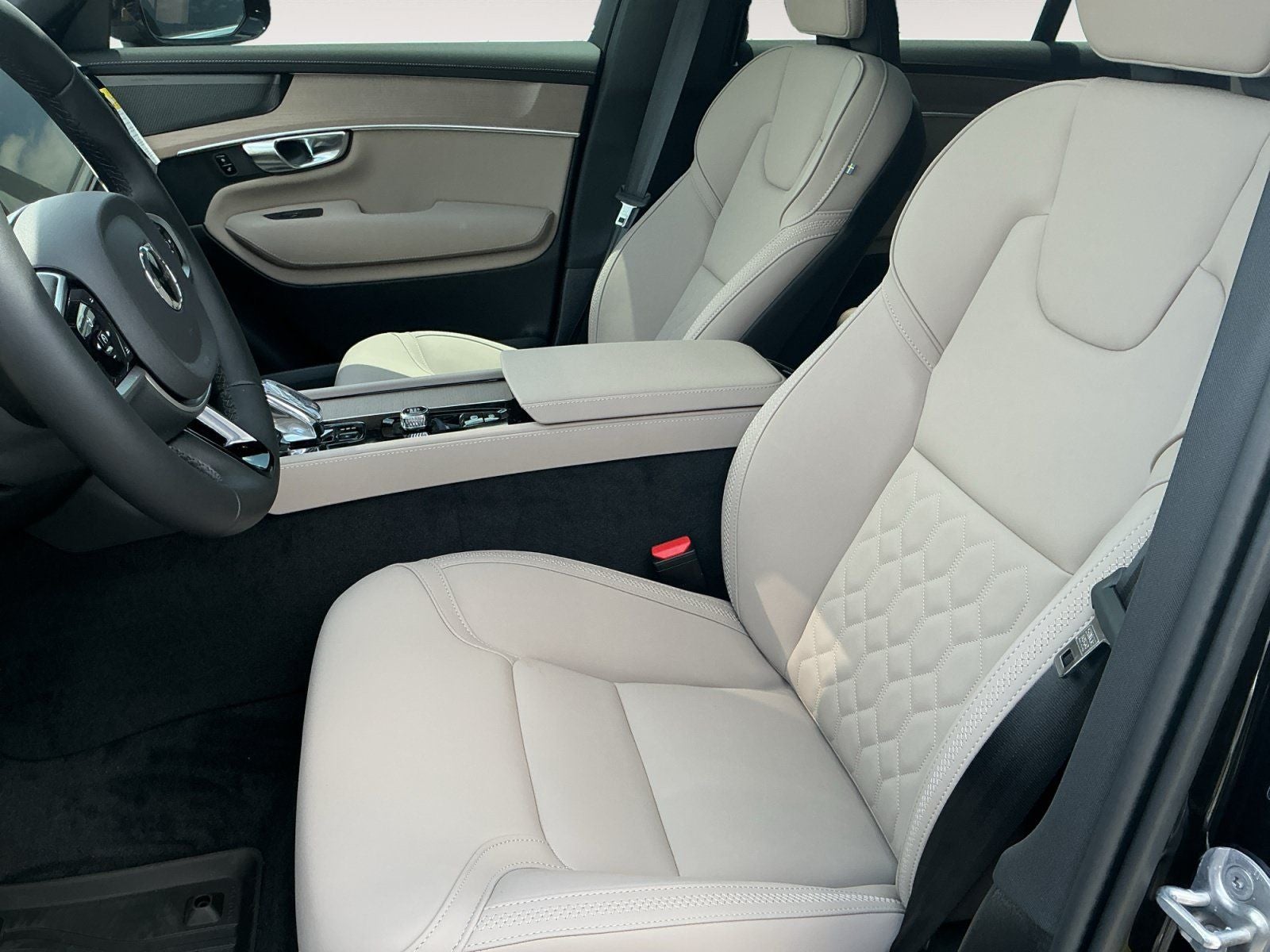 2026 Volvo XC90 B5 Plus