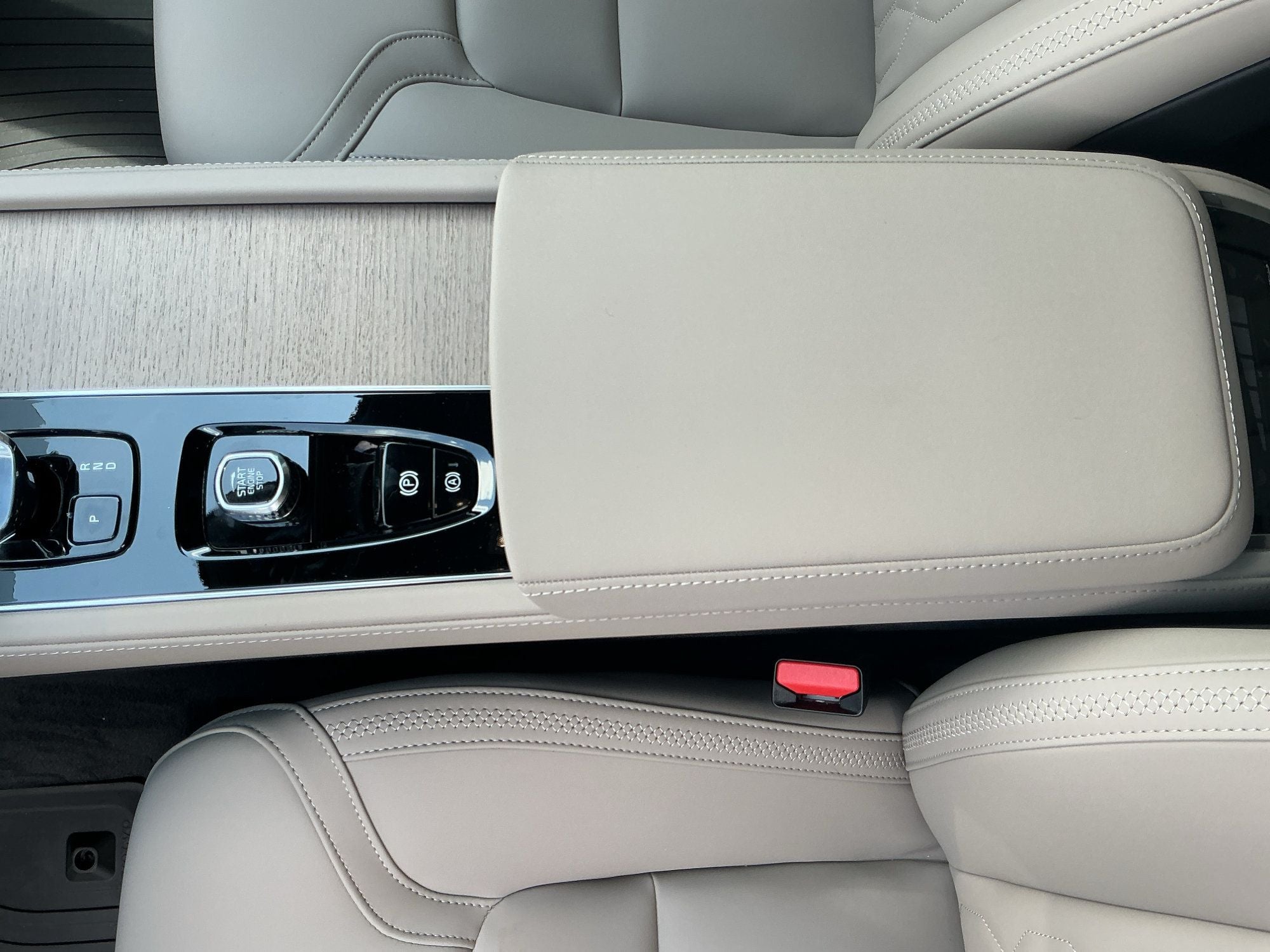 2026 Volvo XC90 B5 Plus