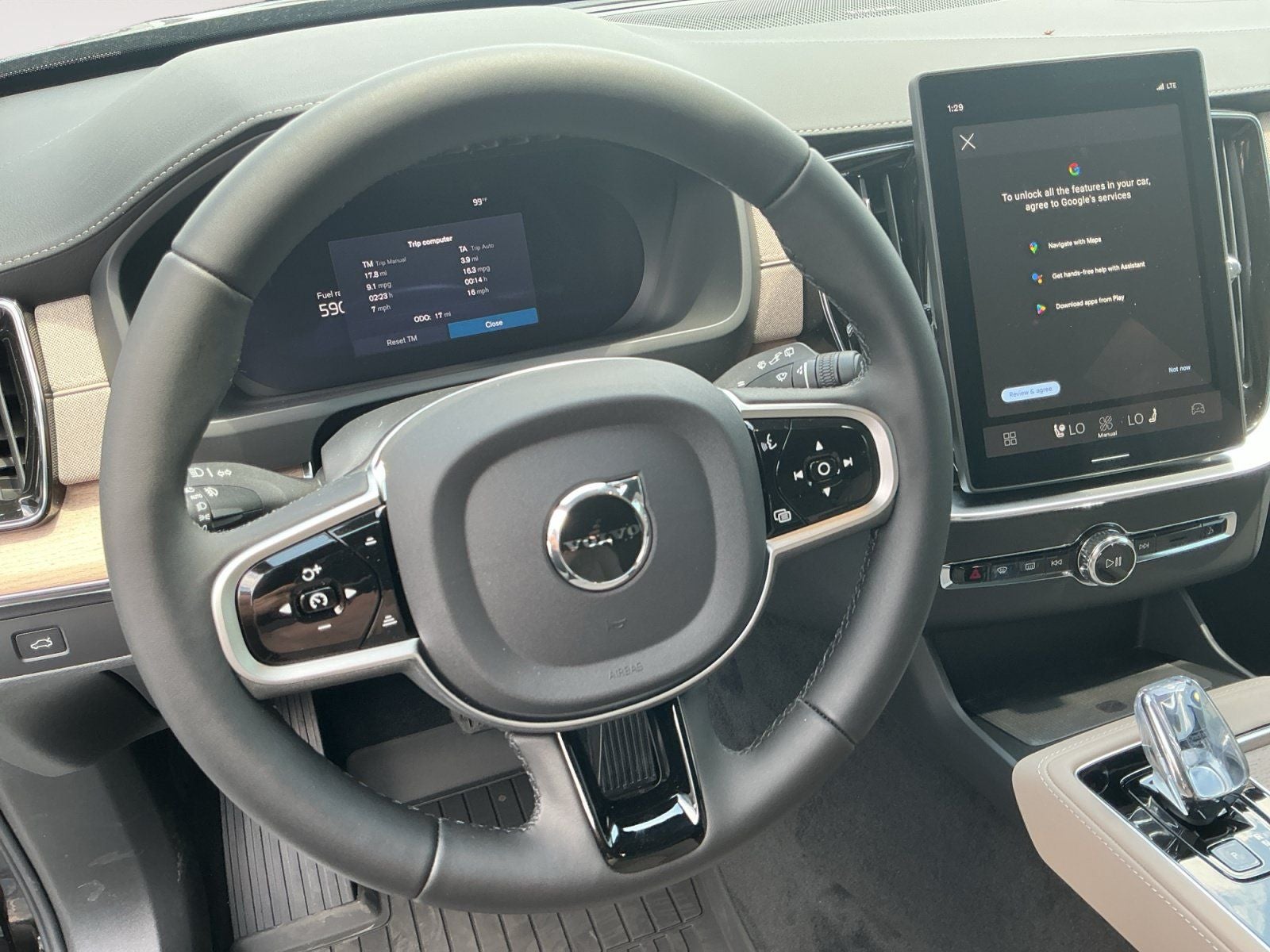 2026 Volvo XC90 B5 Plus