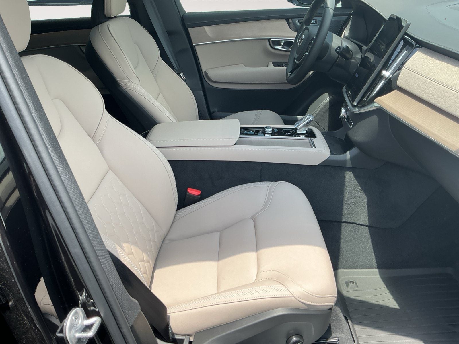2026 Volvo XC90 B5 Plus