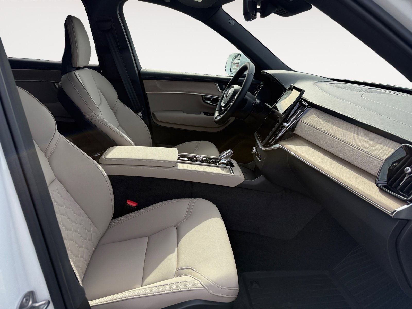 2026 Volvo XC90 B5 Plus