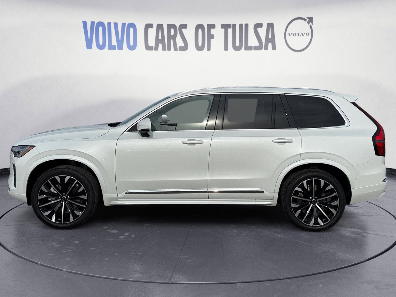 2026 Volvo XC90 B5 Plus