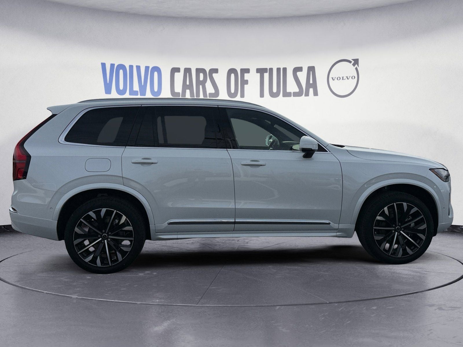 2026 Volvo XC90 B5 Plus