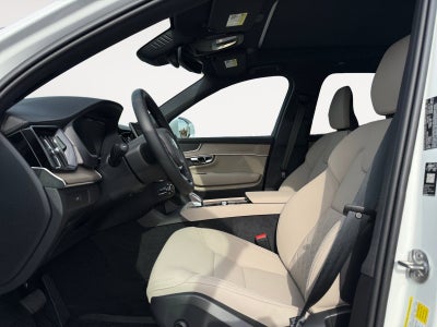 2026 Volvo XC90 B5 Plus