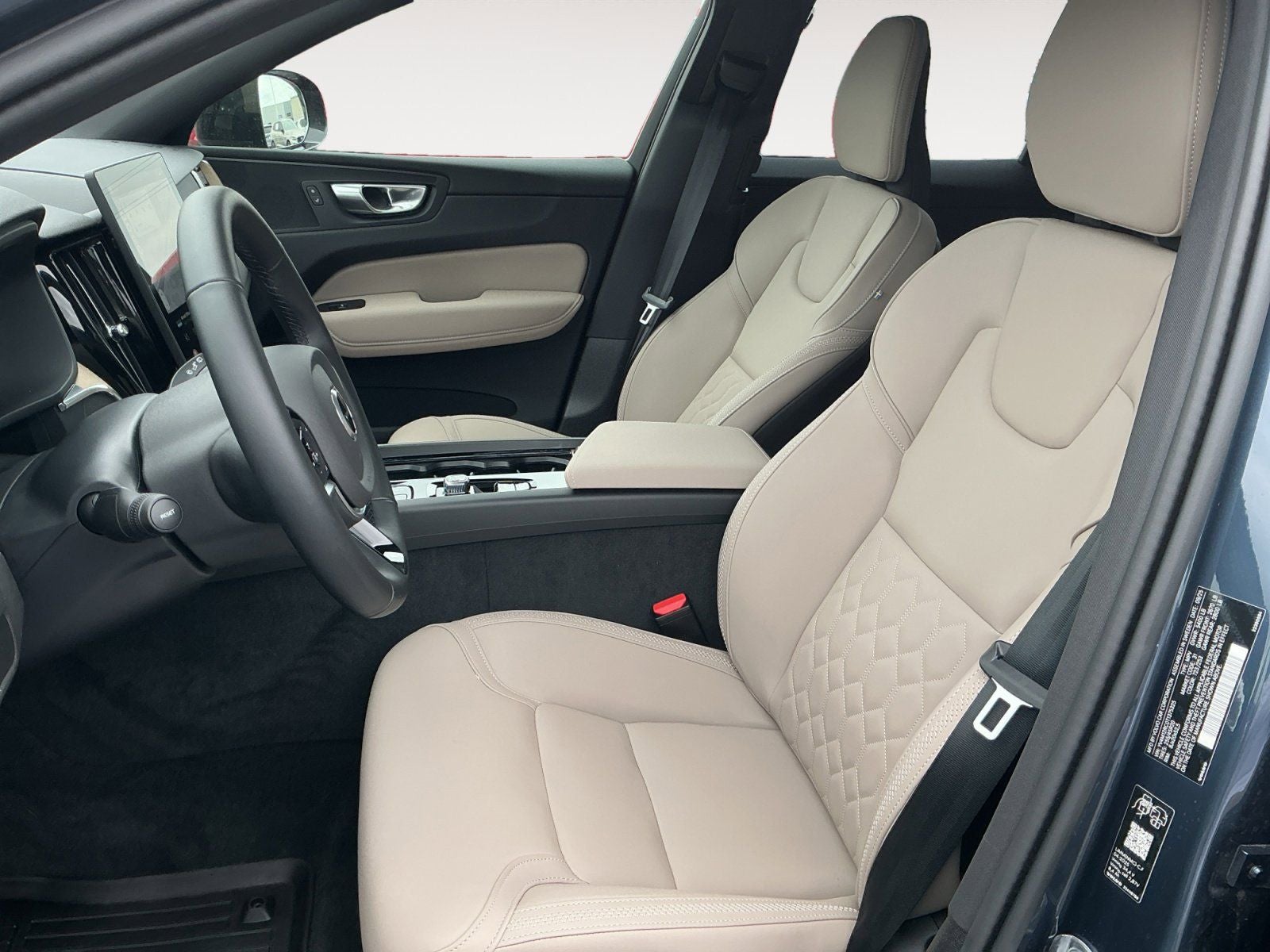 2026 Volvo XC60 B5 Plus