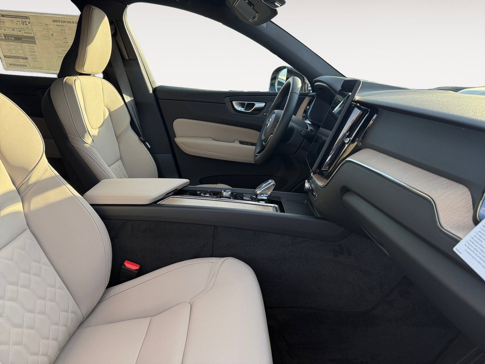 2026 Volvo XC60 B5 Plus