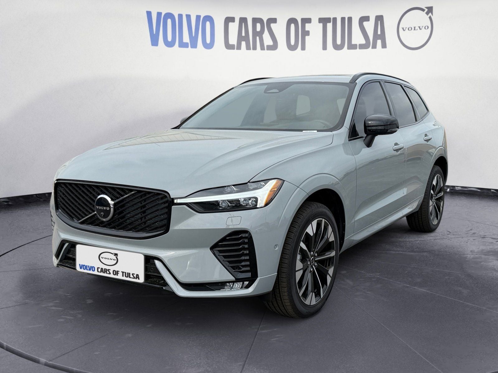 2026 Volvo XC60 B5 Plus