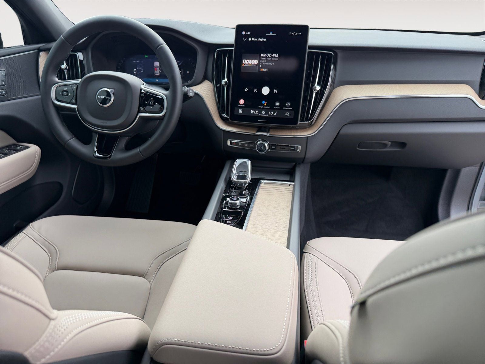 2026 Volvo XC60 B5 Plus