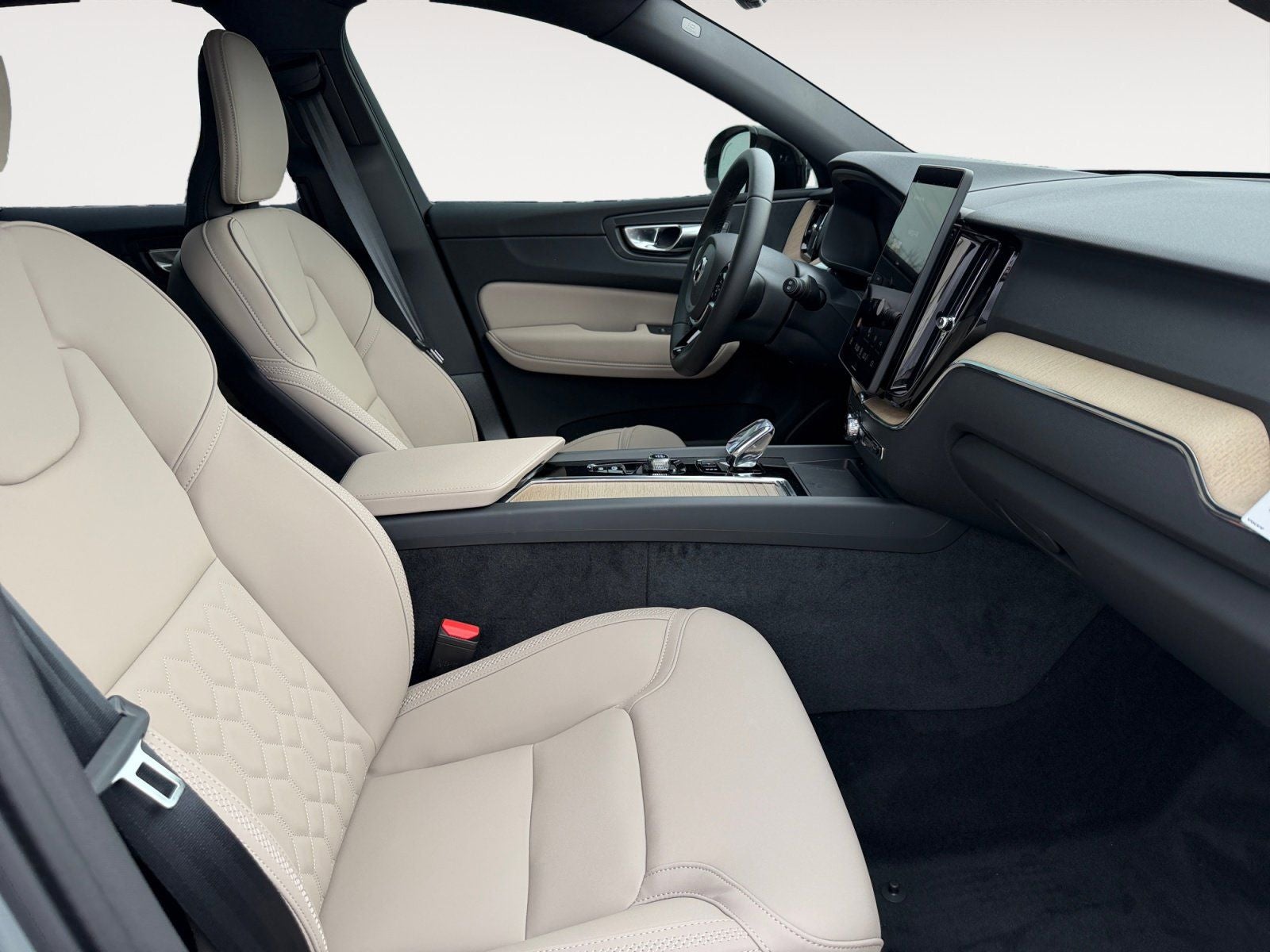 2026 Volvo XC60 B5 Plus