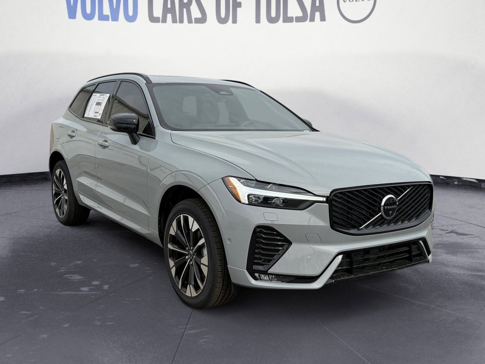 2026 Volvo XC60 B5 Plus