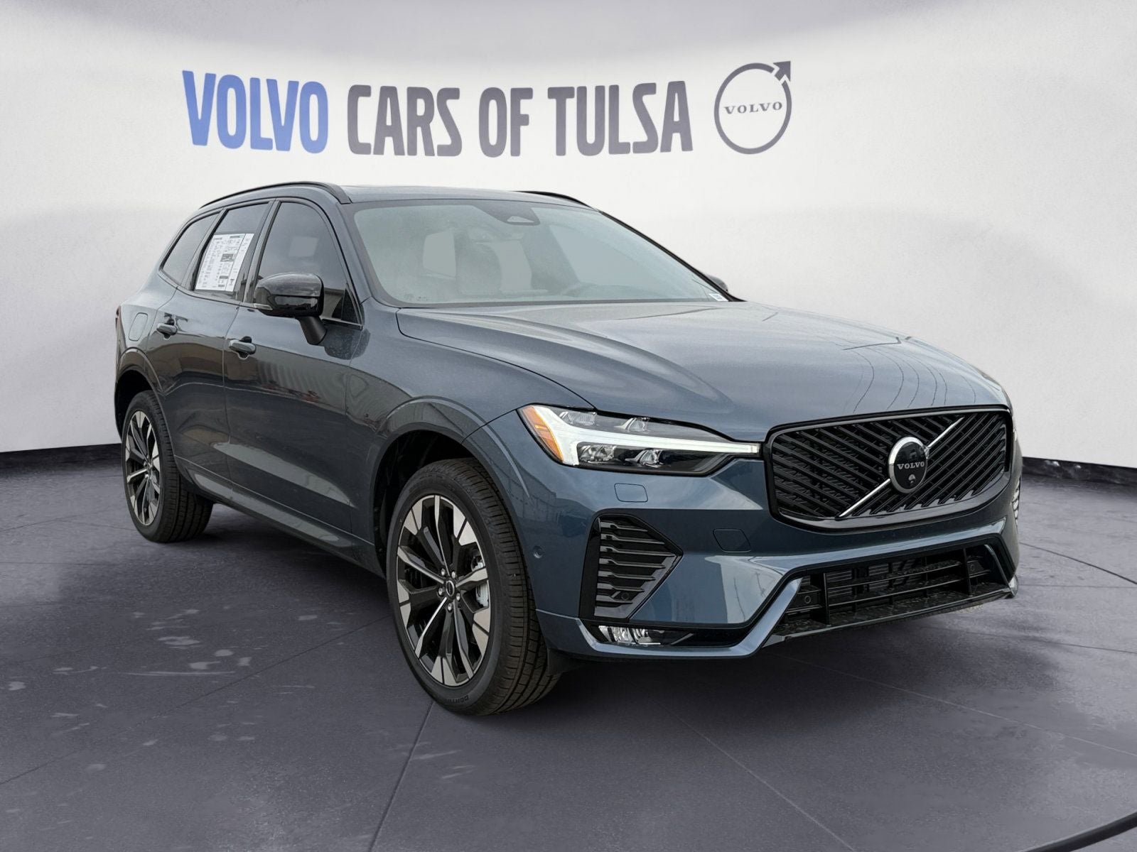 2026 Volvo XC60 B5 Plus