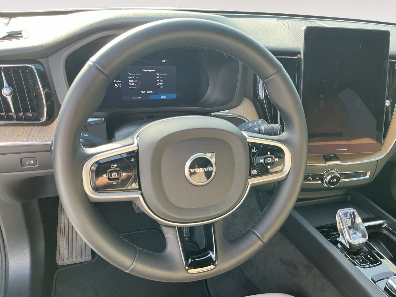 2026 Volvo XC60 B5 Plus