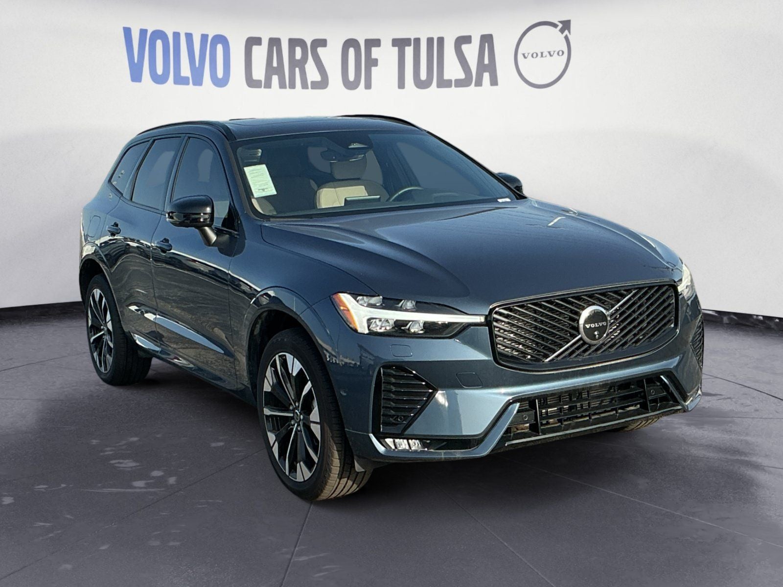 2026 Volvo XC60 B5 Plus