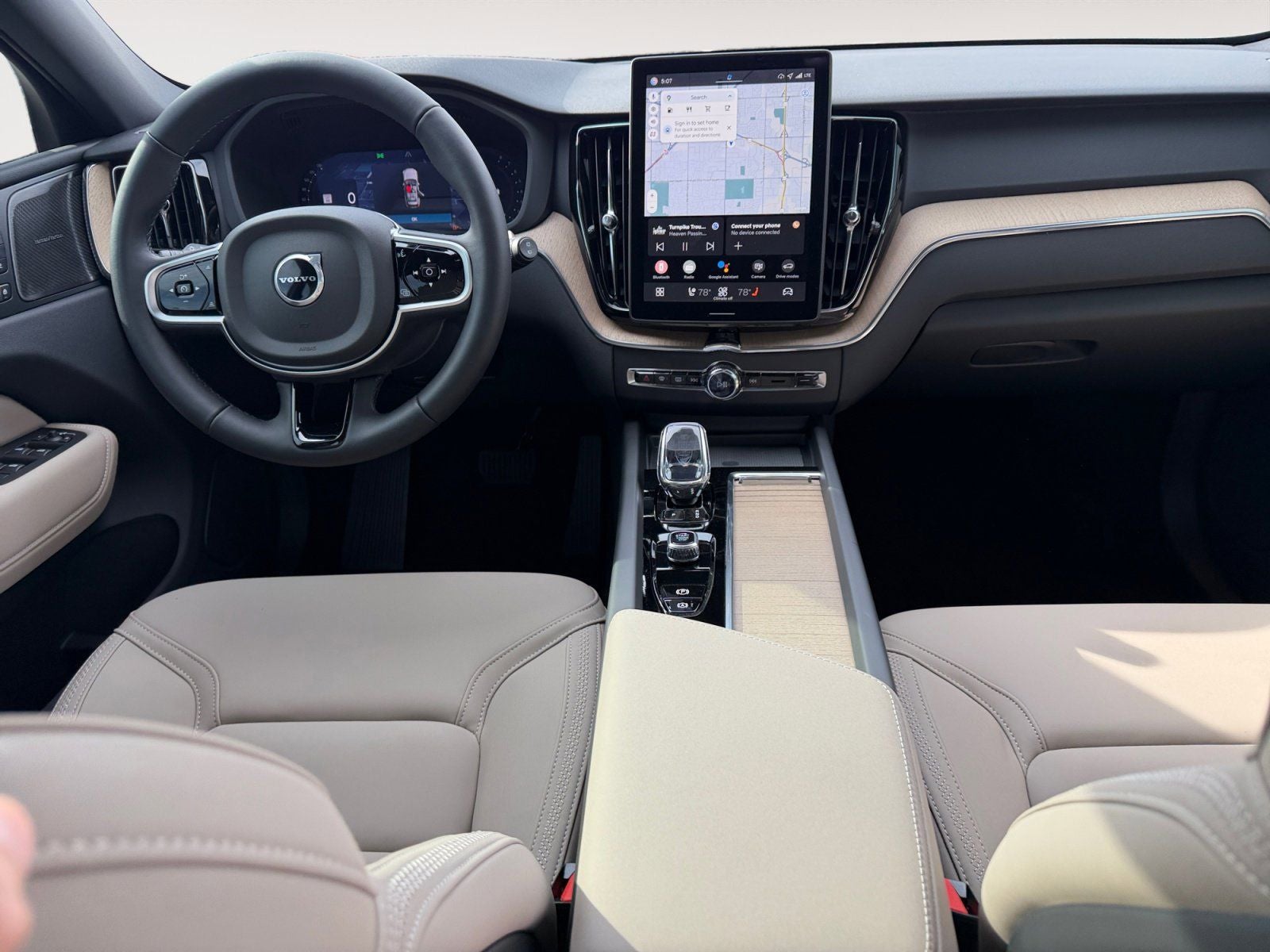 2026 Volvo XC60 B5 Plus