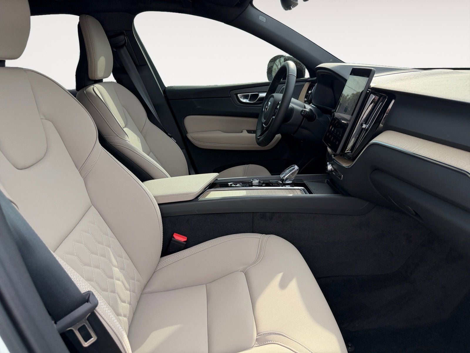 2026 Volvo XC60 B5 Plus